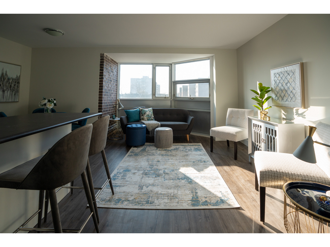 Photo du bâtiment - 700-710 Sir John A. MacDonald Blvd.