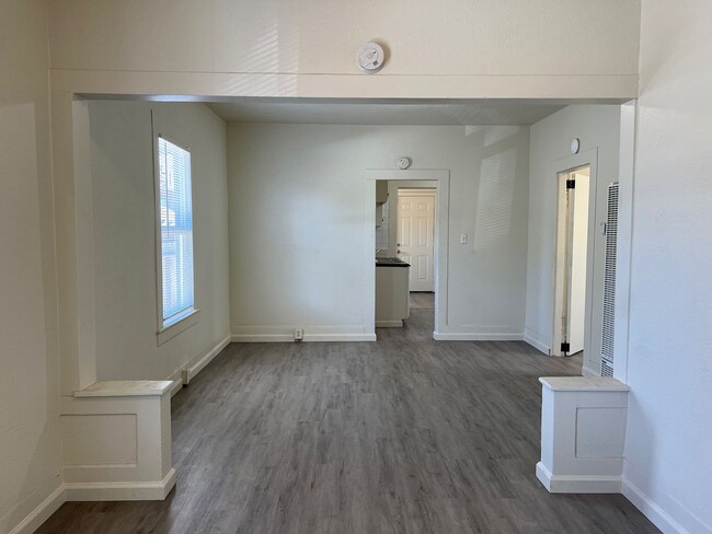 Building Photo - Charming 3 Bedroom Home Available Now!
