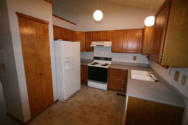 Foto del edificio - Tri-Level Home in Thornton, CO