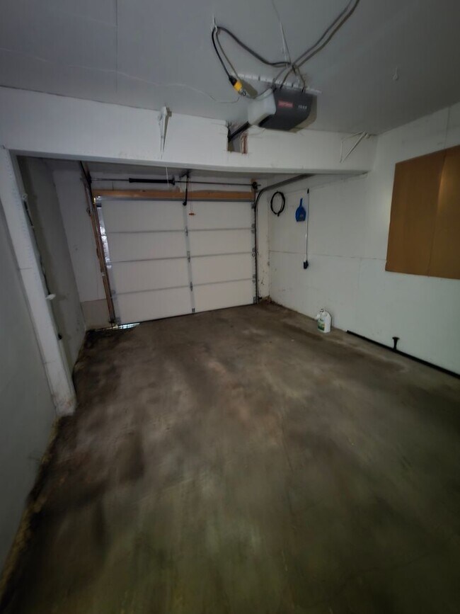 Foto del edificio - Great location 3 bed 1 bath with appliances!