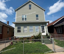 Building Photo - 3824 Fir St