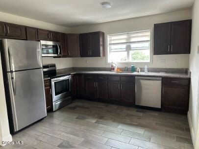 Building Photo - 1047 Broadway