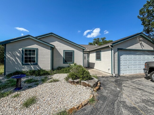 Building Photo - 1030 Limerick Ln