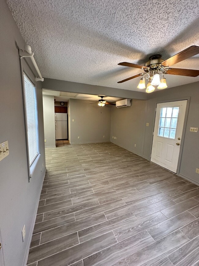 Building Photo - 100 Happy Hollow Rd