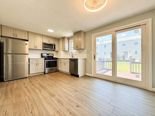 Building Photo - 9 Lydon Ln