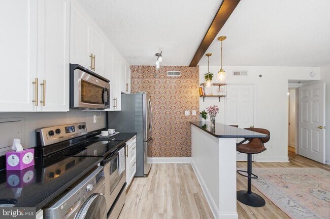 Foto del edificio - 504 Bashford Ln