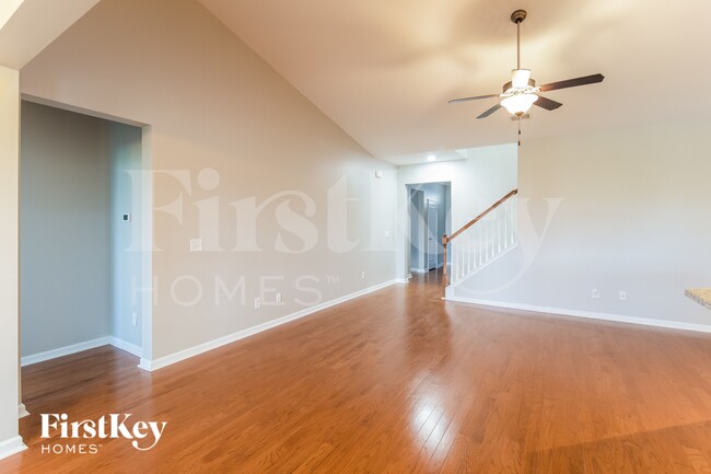 Building Photo - 647 Redbud Ln