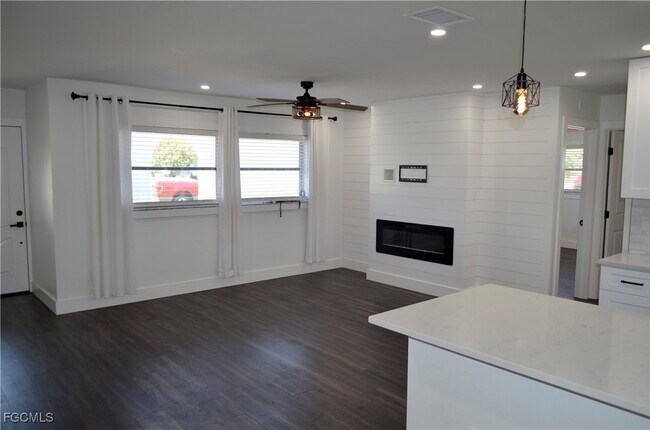 Foto del edificio - 701 SE 36th St