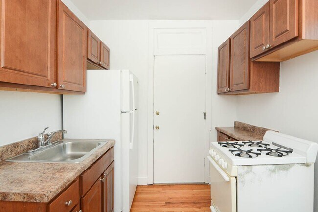 Building Photo - 2649 N Spaulding Ave