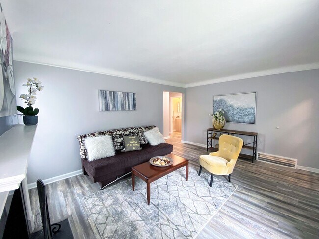Building Photo - 3 Bed - 1.5 Bath Cape Cod for Rent!