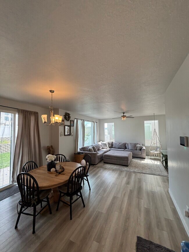 Foto del edificio - 489 W Andesite Ln