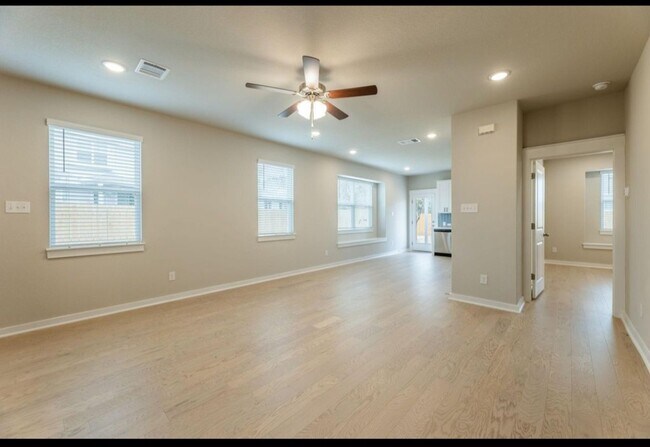 Foto del edificio - 1527 Fenton Hl Dr