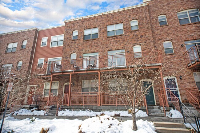 Building Photo - 2 Bedroom 2 Bath Unit in Arvada