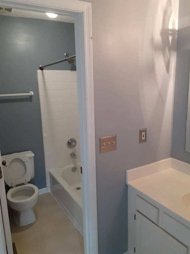 Building Photo - 6909 Saxby Ct