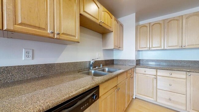 Building Photo - 503 Avenue G