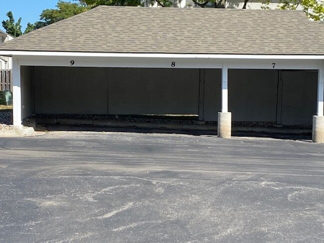 Foto del edificio - Shawnee Condo all redone close to Shops an...