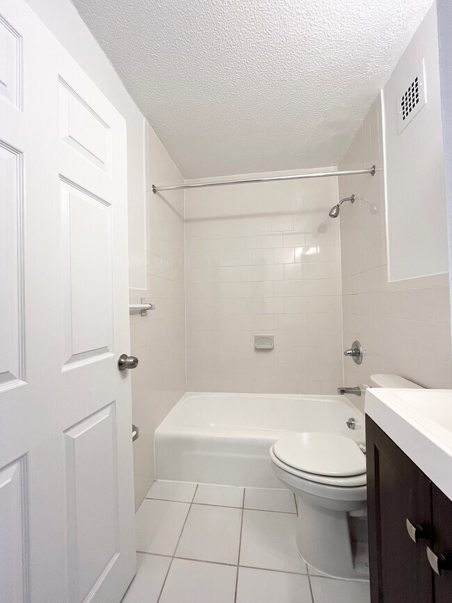 Foto del edificio - 3300 Broadway