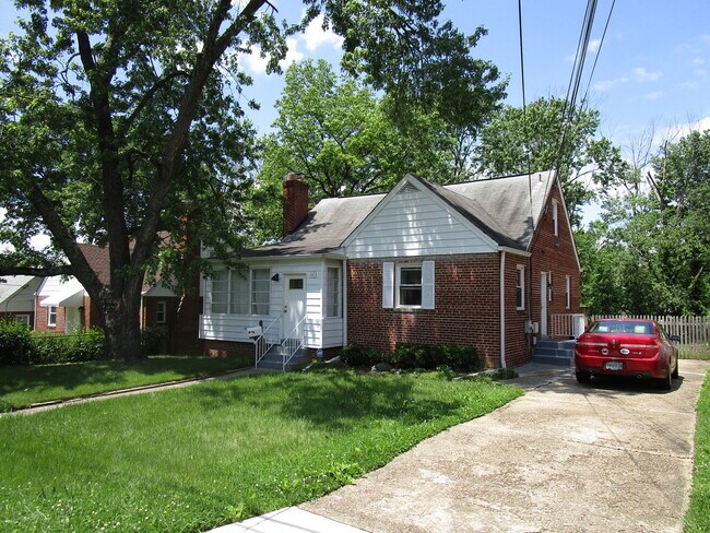 Foto del edificio - Cozy 4 BR/2 BA Single Family Home in Hyatt...