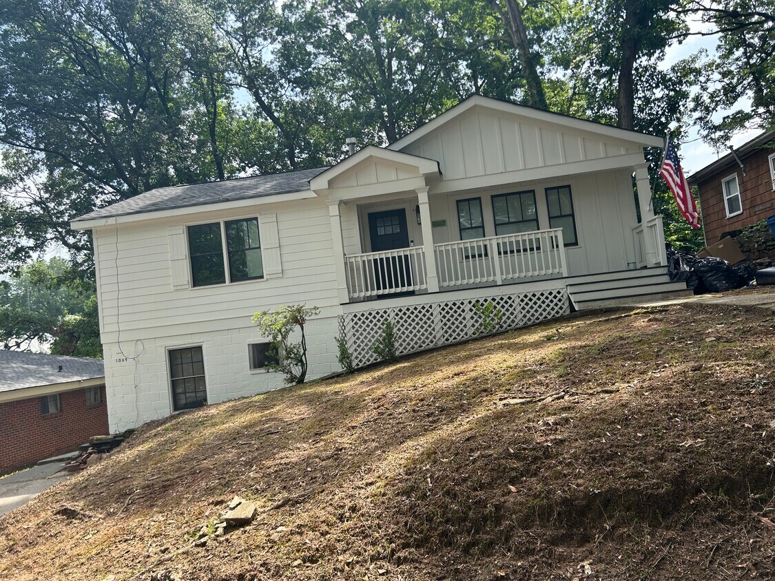 Foto principal - 1067 Westshire Pl NW