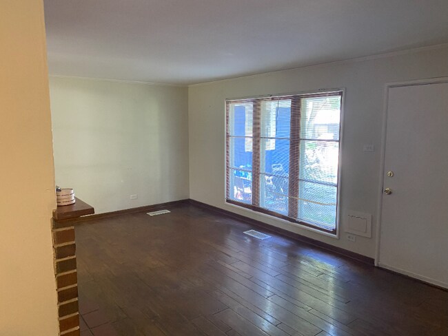 Building Photo - 302 Meota St