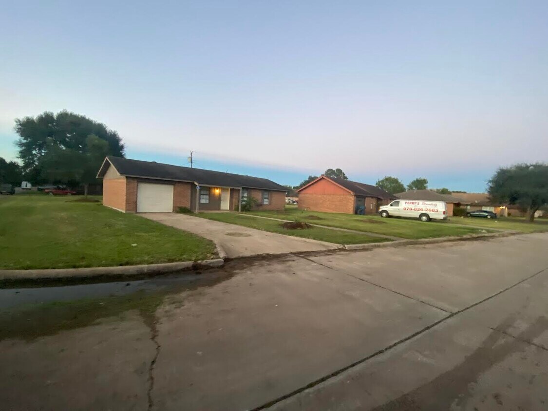 736 Meadow Ln, Prairie View, TX 77445 House Rental in Prairie View