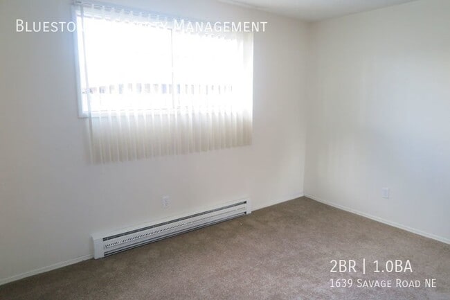 Building Photo - 2 Bedroom 1 Bath in Salem Available June!