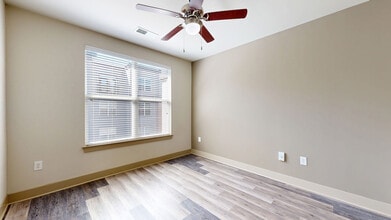 Interior Photo - Domain College Park
