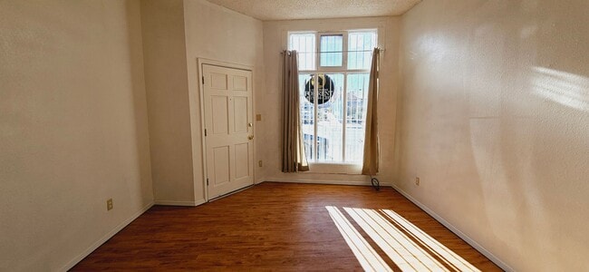 Building Photo - 1311 E San Antonio Ave