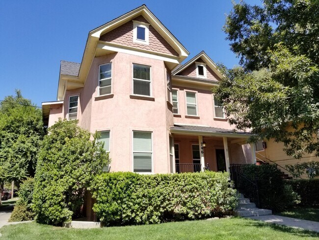 Foto del edificio - 746 W 3rd St