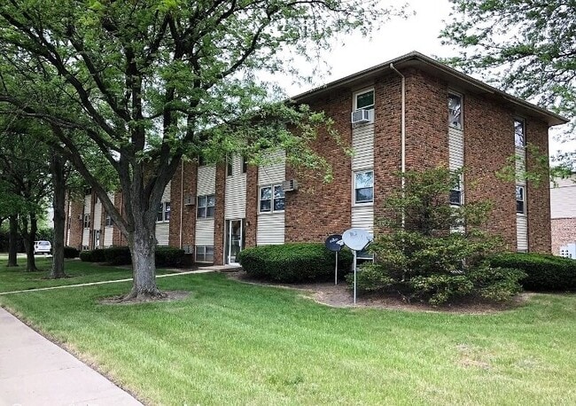 Building Photo - 101 N Williamsburg Dr
