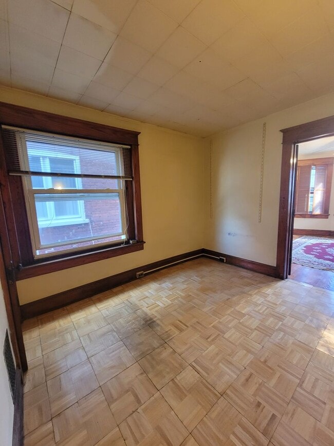 Building Photo - 1107 Maple Street