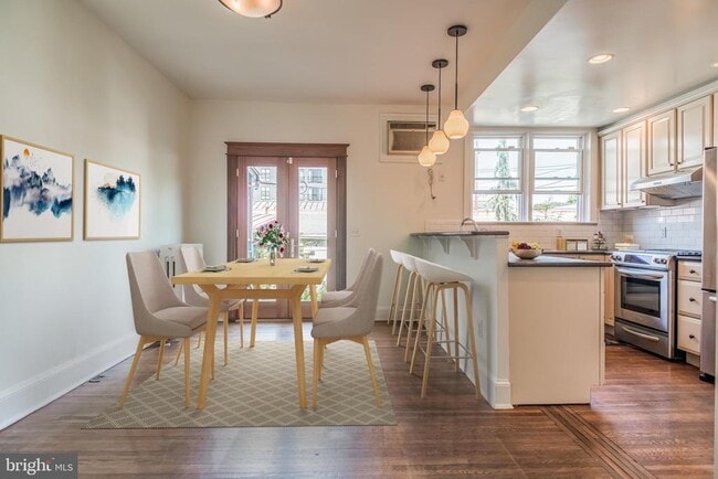 Building Photo - 1348 G St SE