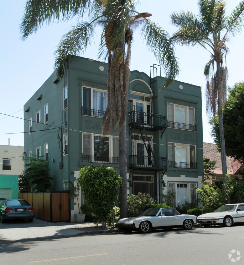 Foto principal - 234 W 5th St