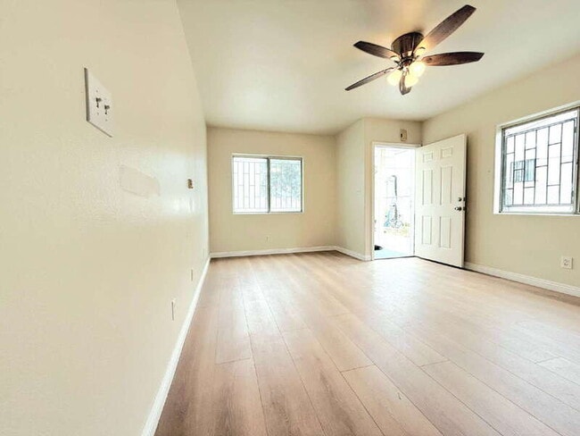 Foto del edificio - 1325 W 58th St