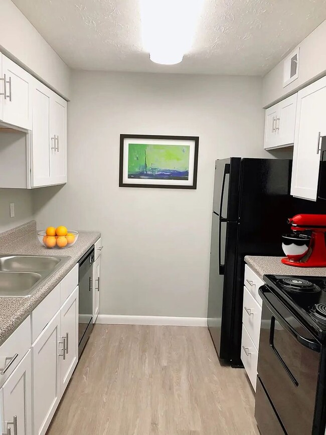 Interior Photo - English Village Apartments