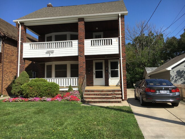 Lakewood West End top 2 floors of double -huge 3 or 4 bedrooms - 17910 Crest Ln