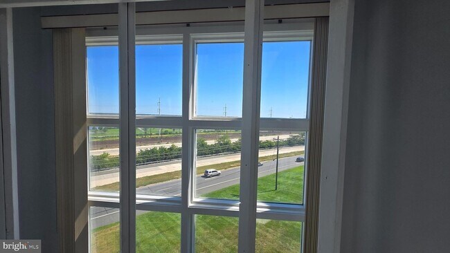Foto del edificio - 5215 Le Parc Dr