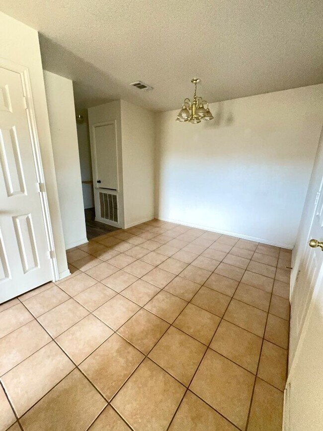 Building Photo - 2801 Seabiscuit Dr