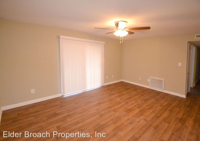 Building Photo - 837 Farmhurst Dr