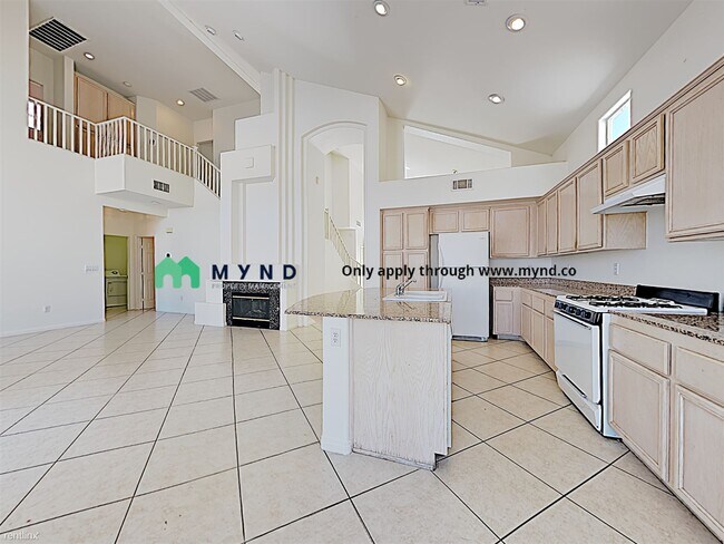 Building Photo - 3 br, 3 bath House - 250 Tayman Park Ave