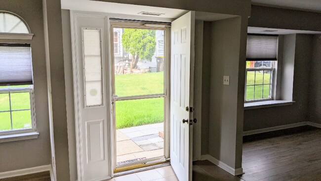 Foto del edificio - 341 Bradford Ln