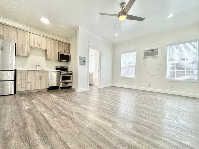 Building Photo - 1219 N Berendo St
