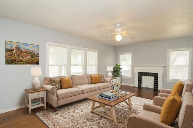 Foto del edificio - SPACIOUS MAHNCKE PARK DUPLEX