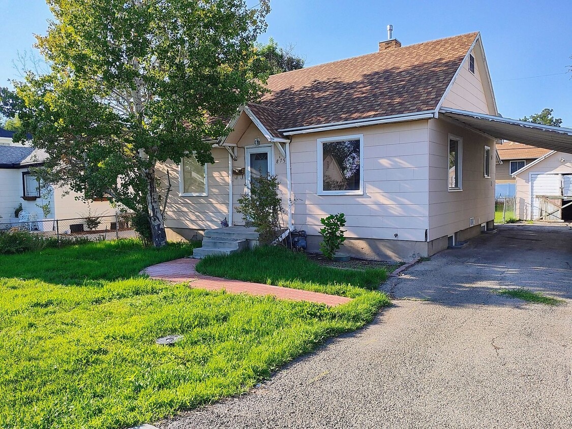 Photo - 875 E Gregson Ave
