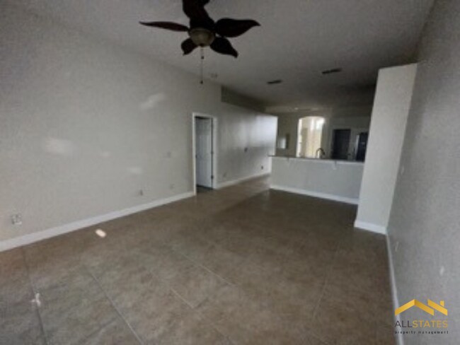 Foto del edificio - 3154 Benson Park Blvd