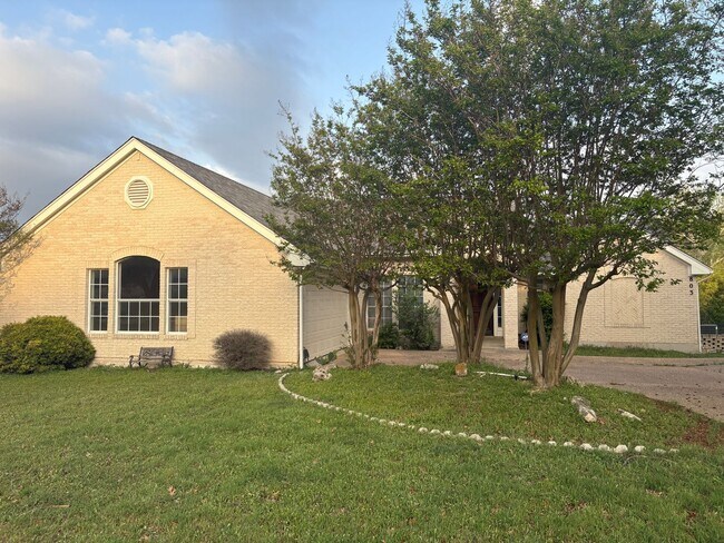 Foto del edificio - Elegant Two-Story Home in Lakeway