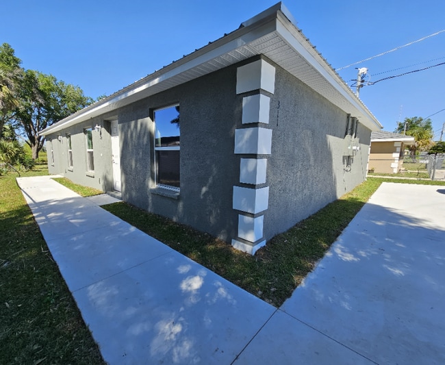 Building Photo - 311 Ave Y NE