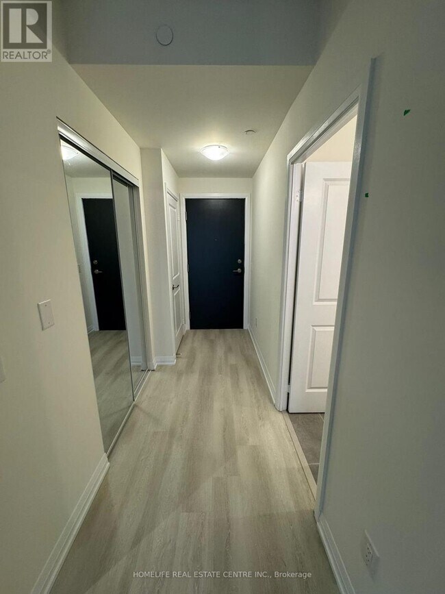 Photo du bâtiment - 3270 Sheppard Ave E