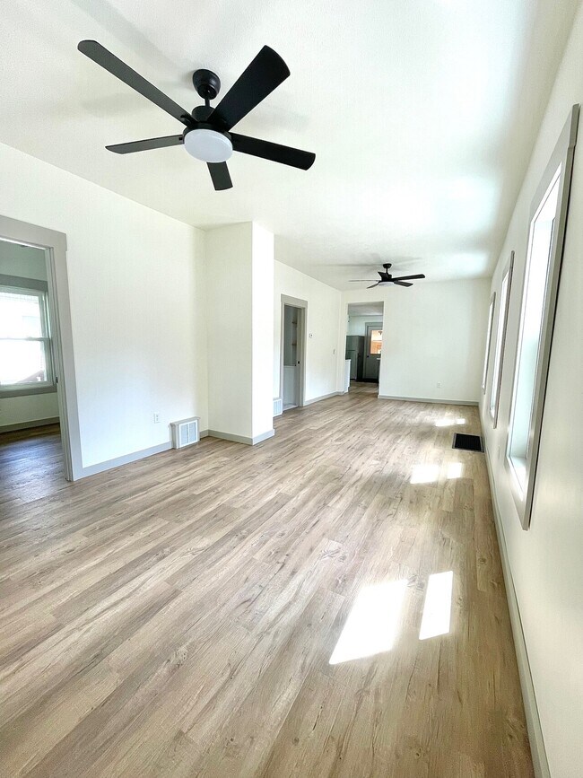 Building Photo - 621 Duplex