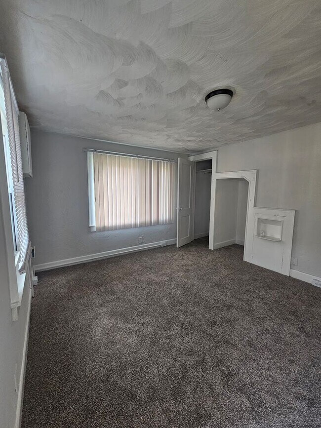 Building Photo - Cozy Three Bedroom House in Prentis Park